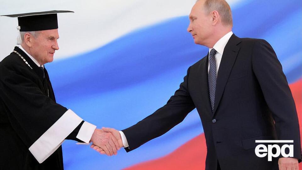 В Конституционный суд обратился Путин (на фото справа)