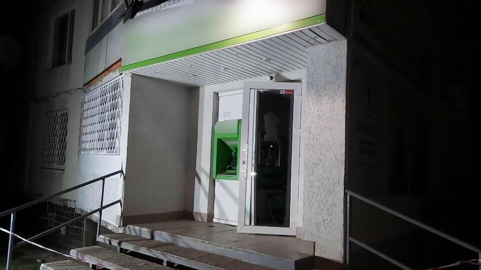Банкомат установлено на першому поверсі багатоповерхівки