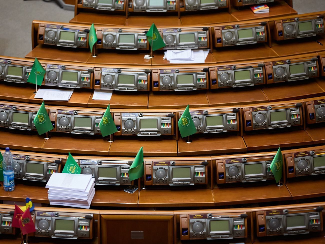 После переговоров с Ермаком некоторые депутаты от "Слуги народа" заявили, что "красные линии не перейдены"