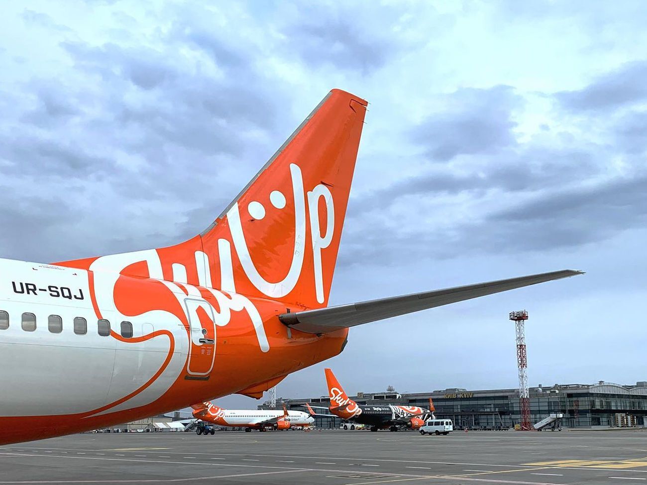 Вечером 15 марта самолет с эвакуированными украинцами прибыл в Киев