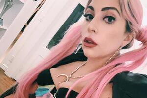 Леди Гага: Я хотела бы увидеть своих родителей и бабушек прямо сейчас, но гораздо безопаснее этого не делать