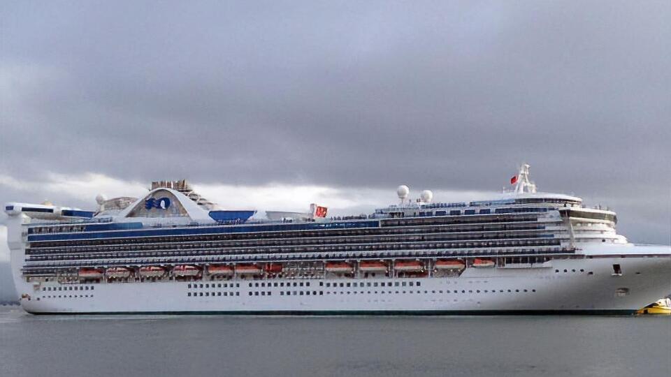 До появления результатов тестов на коронавирус пассажиры не смогут сойти на берег