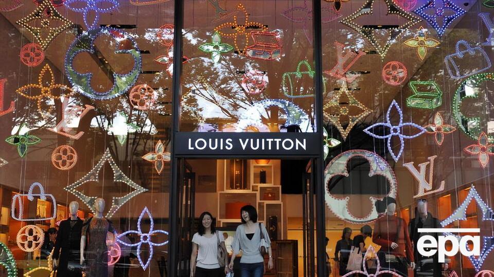 Компания LVMH Moët Hennessy – Louis Vuitton SE пообещала, что будет выпускать антисептики столько, сколько нужно