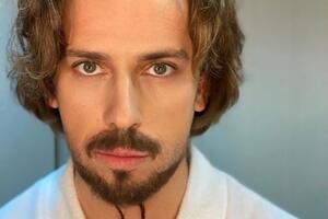 Галкін: Записав на студії для домашнього користування і на радість друзям-сербам пісню "Коли запахне бузок"