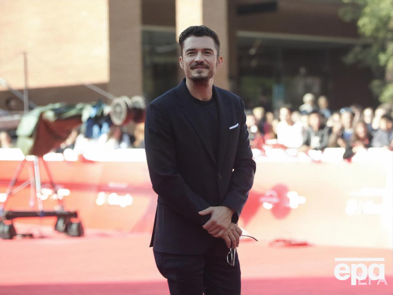 Блум до знайомства з Перрі протягом шести місяців уникав жінок