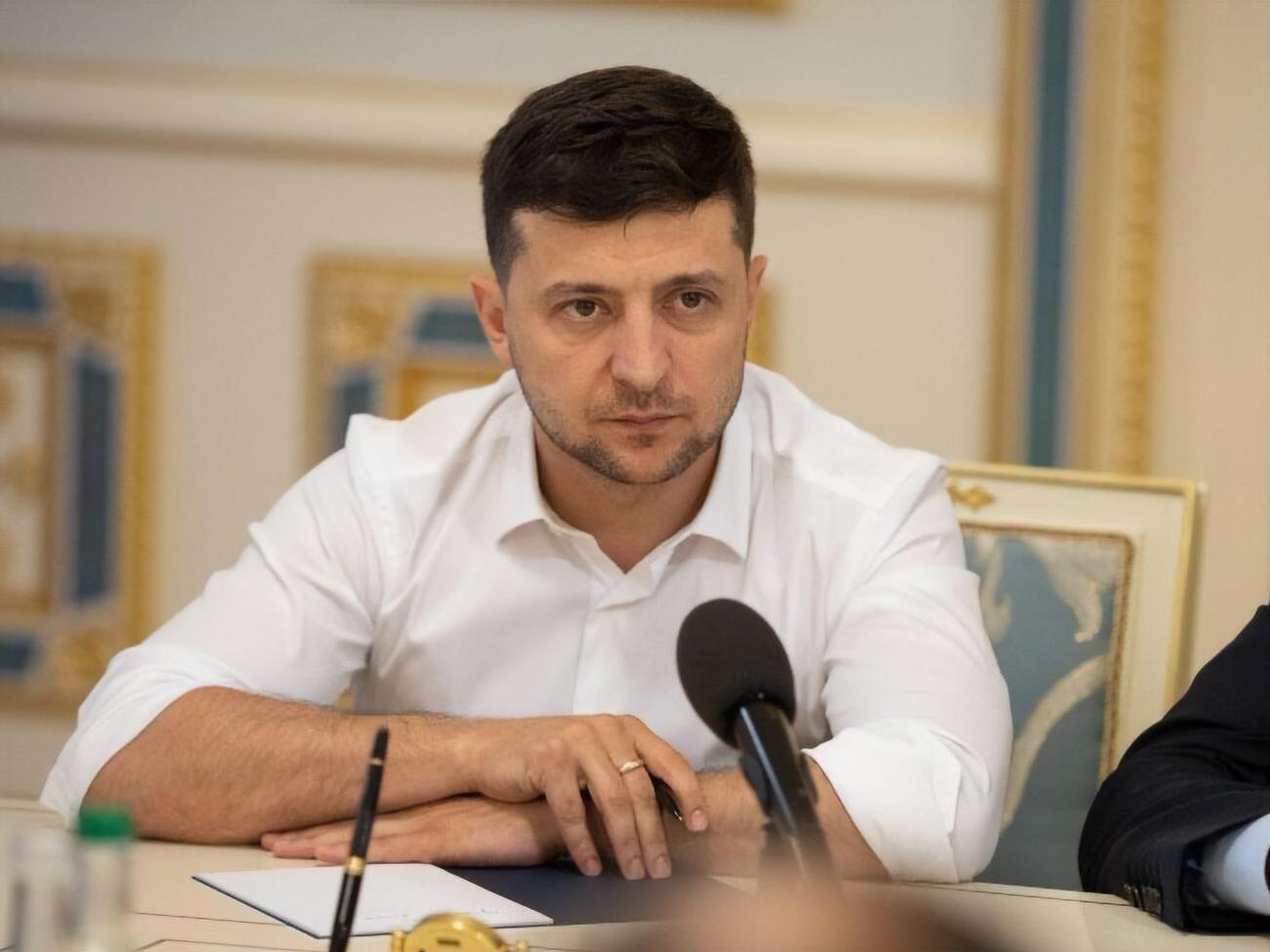 За даними ЗМІ, Зеленський сьогодні на Банковій збирає бізнесменів та депутатів
