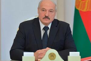 Лукашенко: Мне кажется, что там больше озабочены, как Москву каким-то забором огородить, и думают: не дай бог, правительство Российской Федерации заразится. Что будет? А не дай бог, с Мишустиным что-то случится