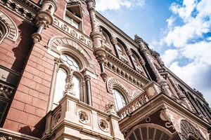 НБУ продал на валютном аукционе около четверти миллиарда долларов
