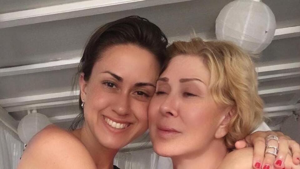 Успенская (на фото справа): Время совершенно не лечит, оно только расставляет все по своим местам