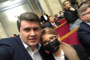 Тимошенко – в черной маске, а Королевская – в респираторе. Рада собралась на внеочередное заседание. Фоторепортаж