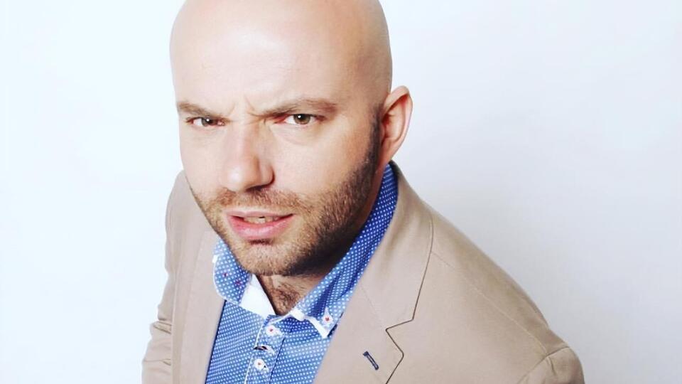 Демин утверждает, что причиной облысения стала его партнерша по утренним радиоэфирам Таня Татарченко