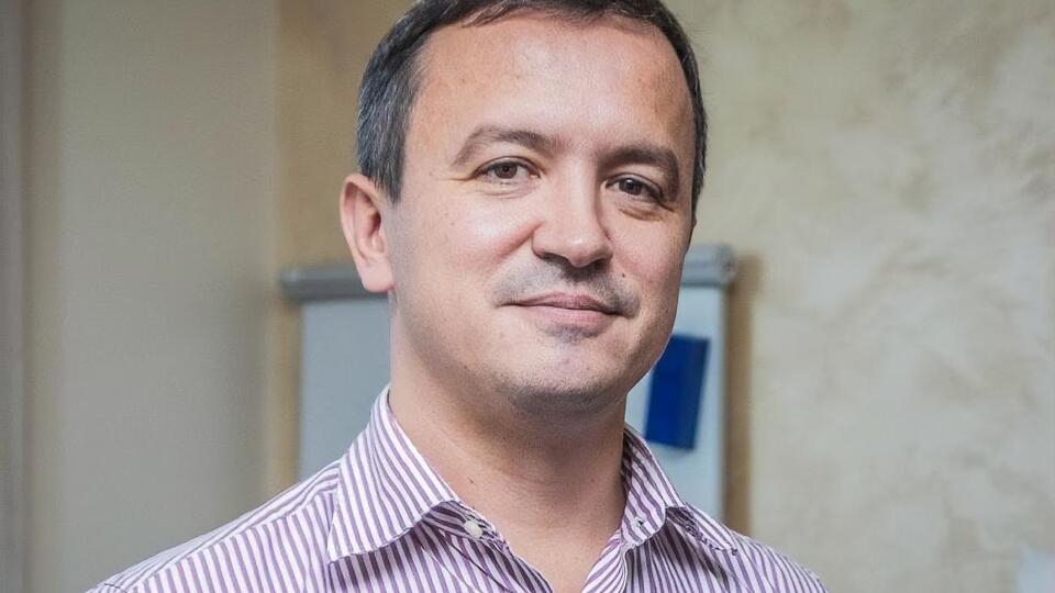 Із квітня 2013 року Петрашко працював в агрохолдингу Ukrlandfarming