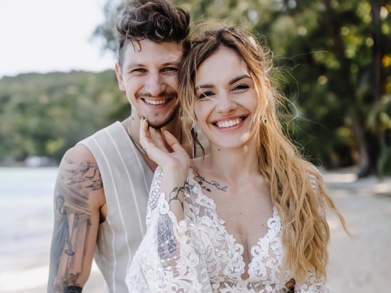 MamaRika и Сергей Середа обменялись клятвами на безлюдном острове Панган