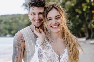 MamaRika и Сергей Середа обменялись клятвами на безлюдном острове Панган