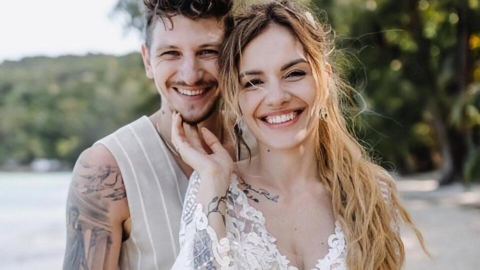 MamaRika и Сергей Середа обменялись клятвами на безлюдном острове Панган