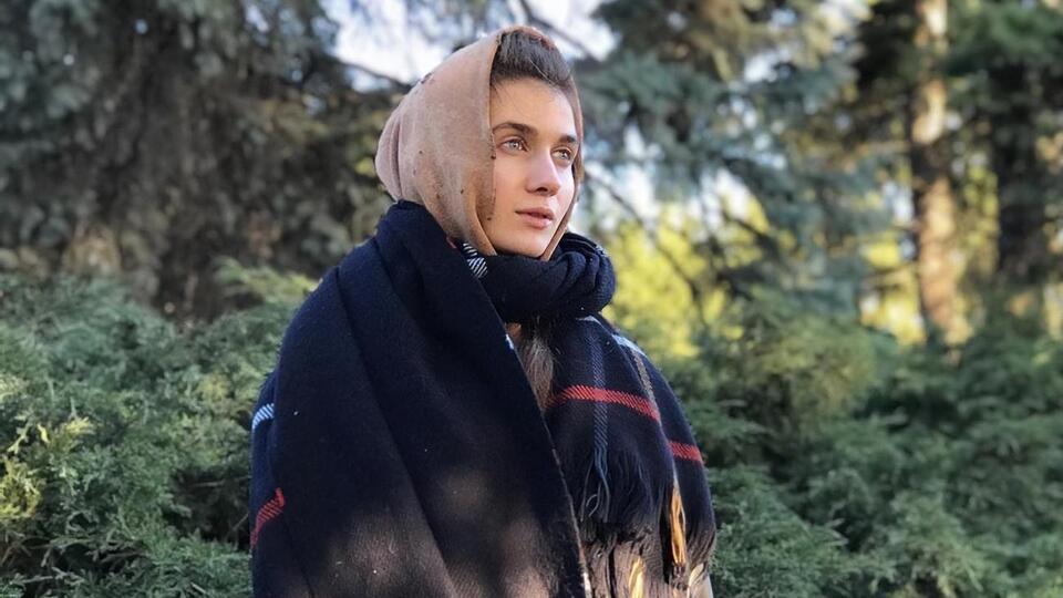 Jerry Heil во время карантина сочиняет песню