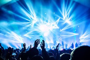 В связи с пандемией артисты во всем мире отменили живые выступления