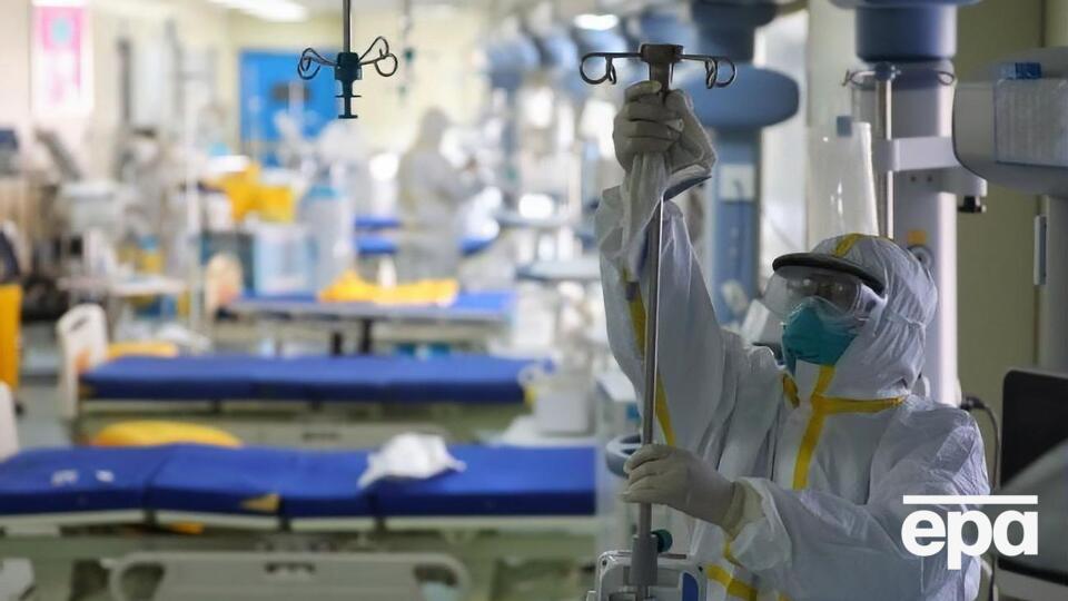 У Китаї спалах COVID-19 зійшов нанівець, вважають лікарі