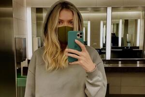 Брежнева использовала во время перелетов защитную маску