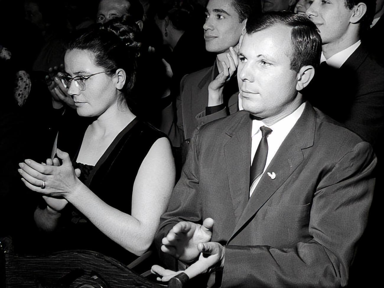 Юрій Гагарін із дружиною в 1964 році