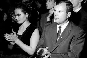 Юрий Гагарин с женой в 1964 году