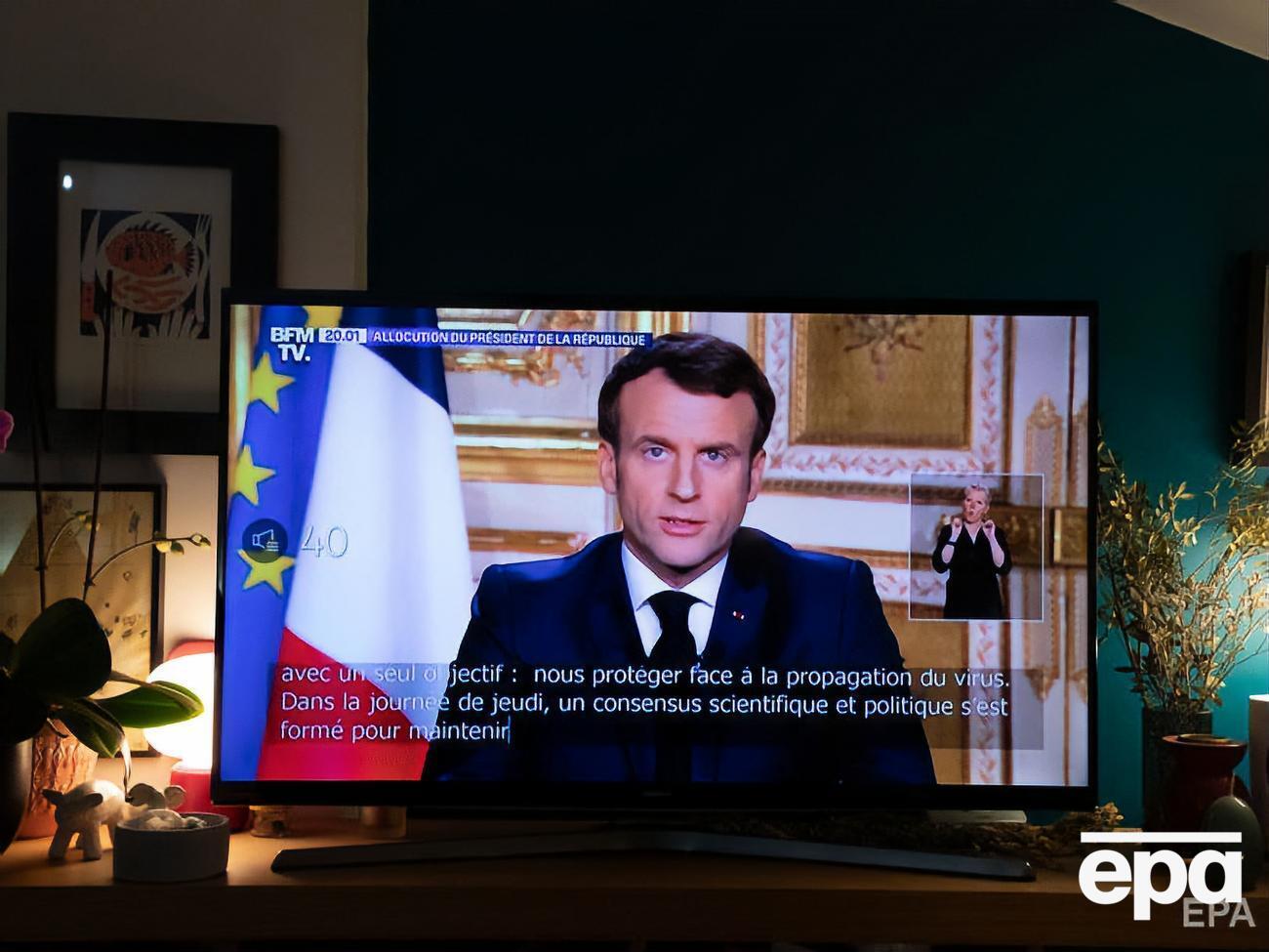 Макрон выступил с телеобращением