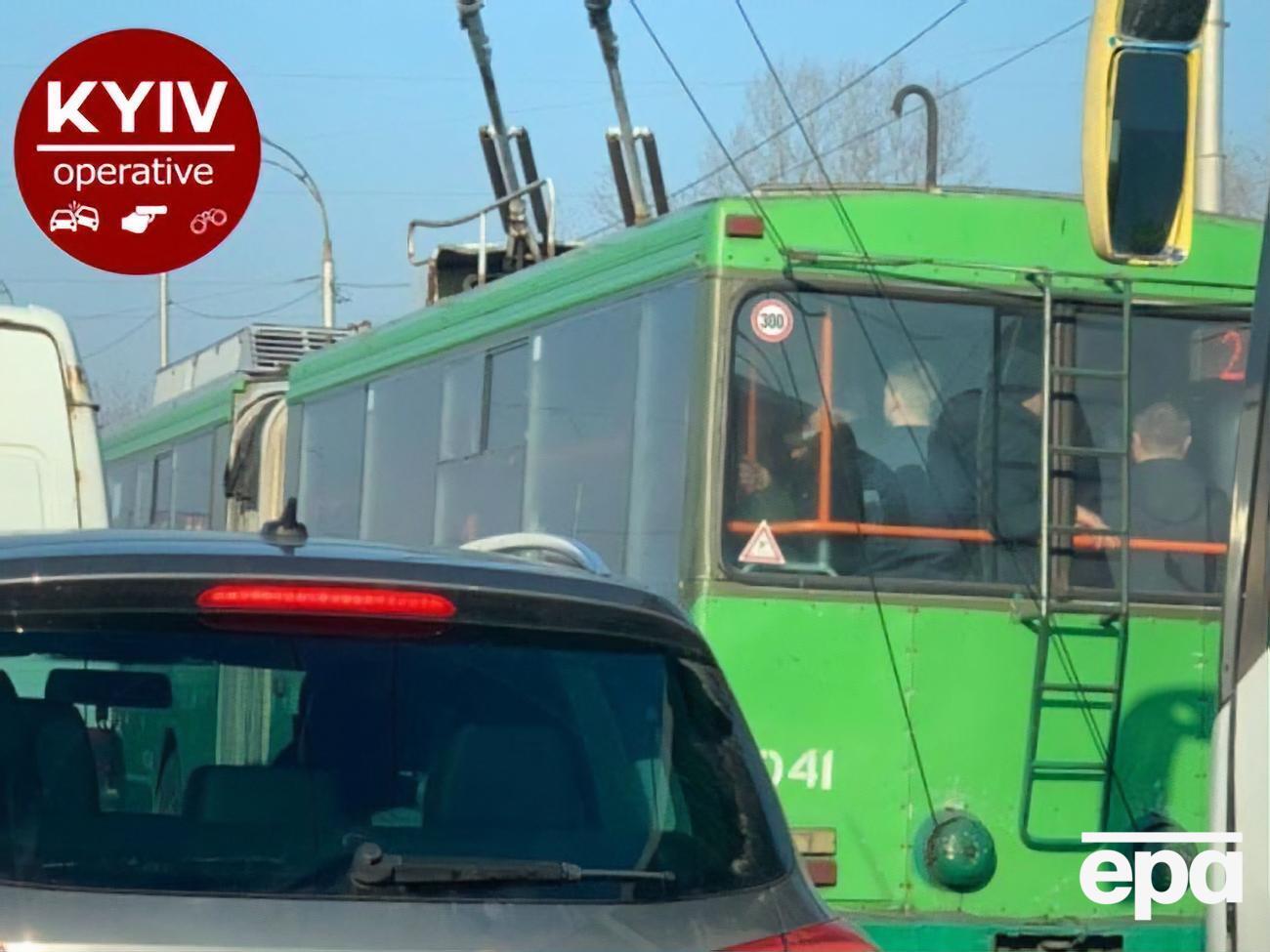 Из-за закрытия метро наземный транспорт в Киеве переполнен