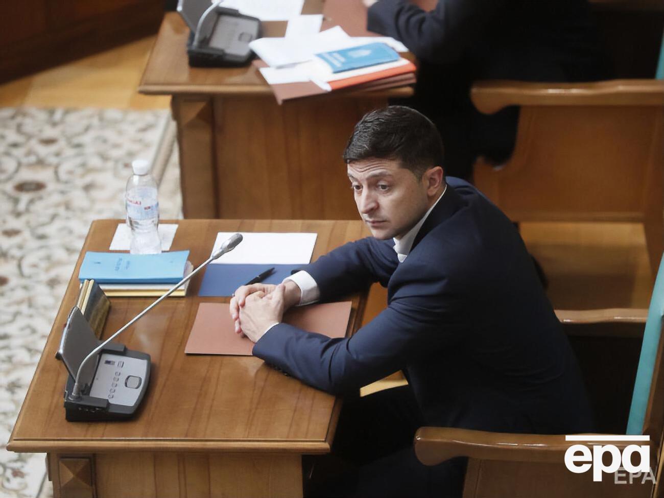 Заявление Сопеля Зеленский (на фото) удовлетворил почти через месяц
