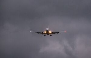 Когда SkyUp будет выполнять чартеры для эвакуации украинцев, Кулеба не уточнил