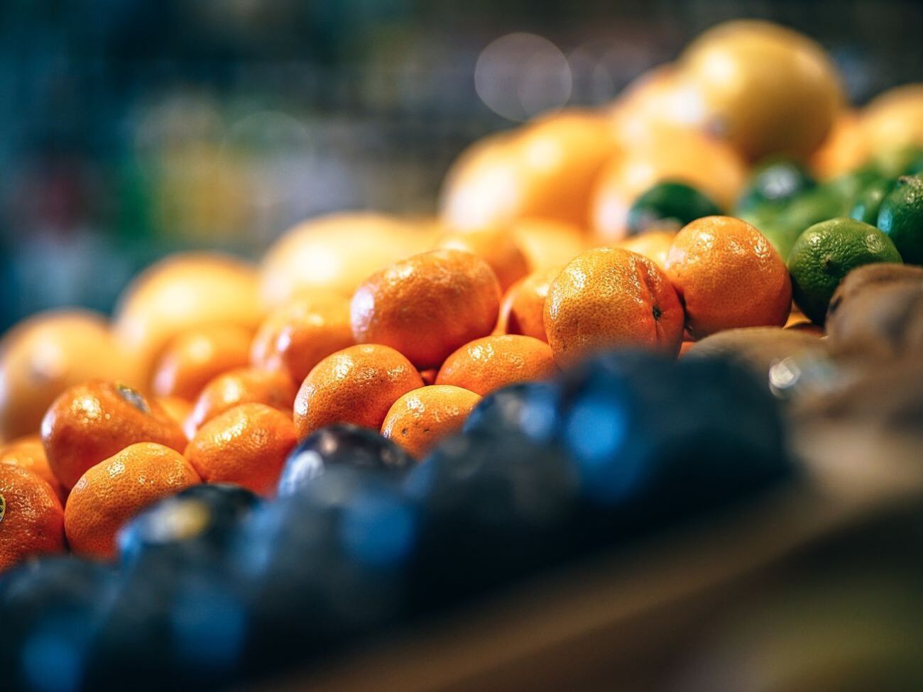 Усі товари, крім напоїв, фруктів і овочів, продаватимуть у магазинах АТБ по 5 штук/кг в одні руки