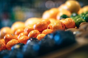 Усі товари, крім напоїв, фруктів і овочів, продаватимуть у магазинах АТБ по 5 штук/кг в одні руки