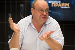 Павелко стверджує, що заощадив на футбольних майданчиках 12 млн грн. Тобто недокрав