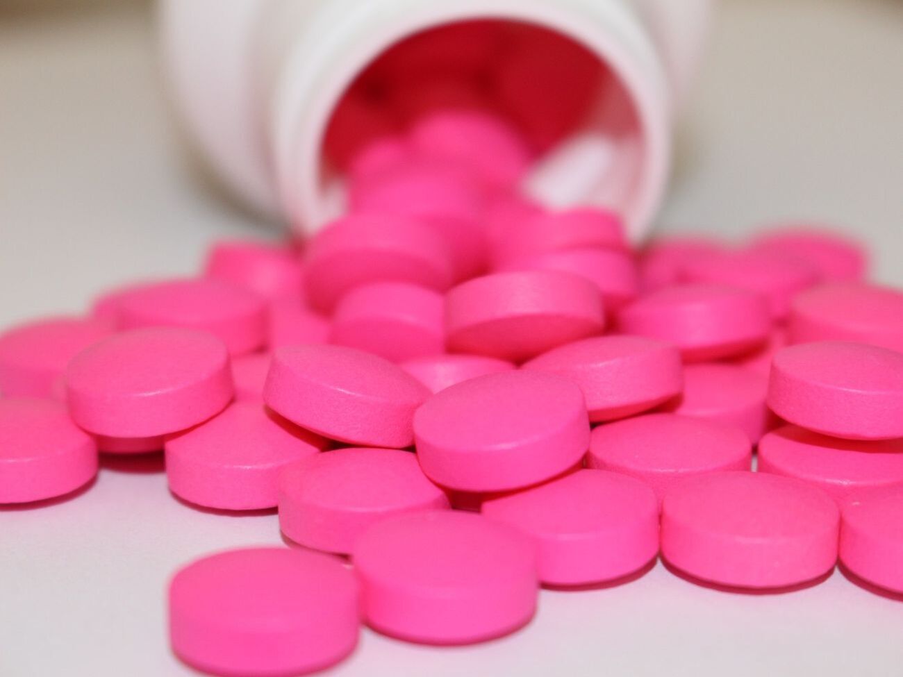 По мнению врачей, использование ибупрофена может быть усугубляющим фактором при COVID-19