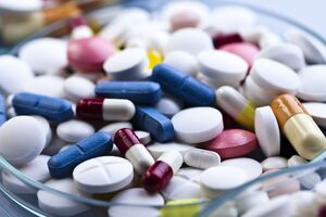 Пока специальных лекарств от коронавирусной инфекции COVID-19 не существует, врачи применяют симптоматическое лечение
