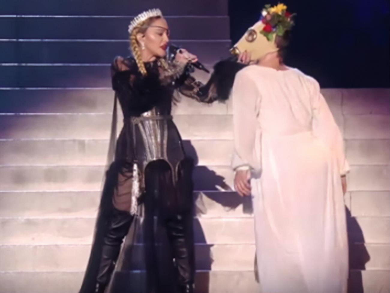 Мадонна виступала на "Євробаченні 2019" із короною на голові