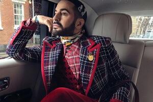 Джейкобс за те, щоб чоловіки носили гарні шийні хусточки й робили манікюр