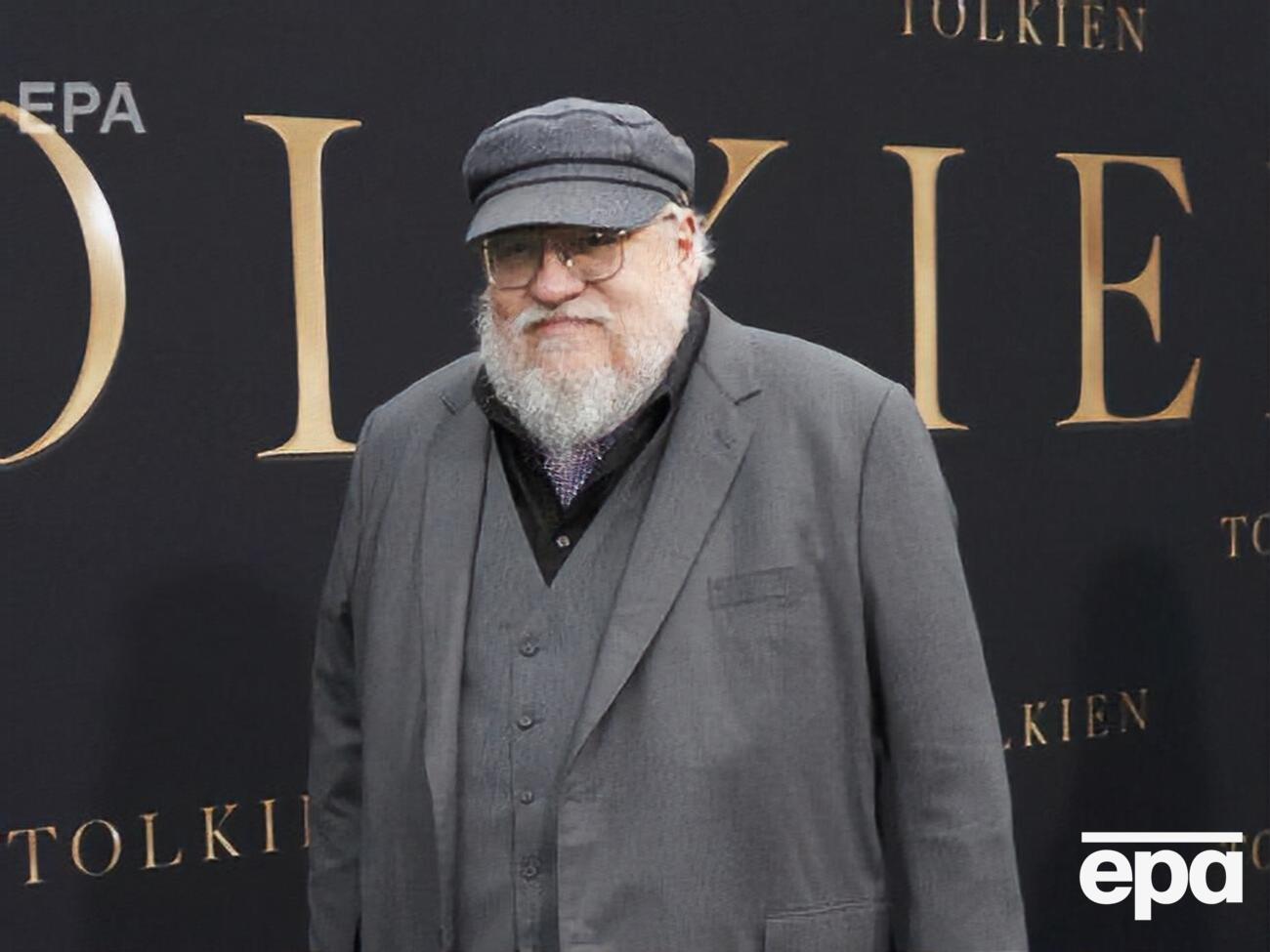 Писатель отменил все проекты, требующие социализации