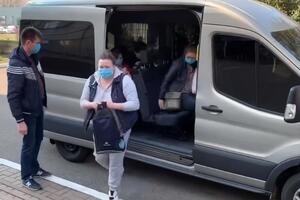 Сотрудников Института сердца привозят на работу на больничном транспорте