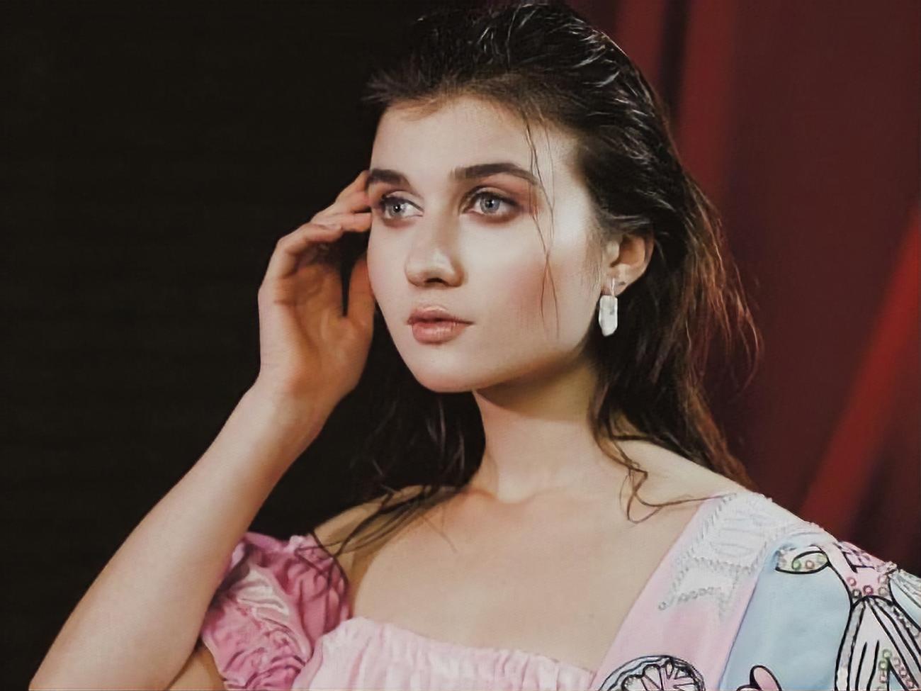 Jerri Heil спершу планувала продати пісню "Охрана_Отмєна"