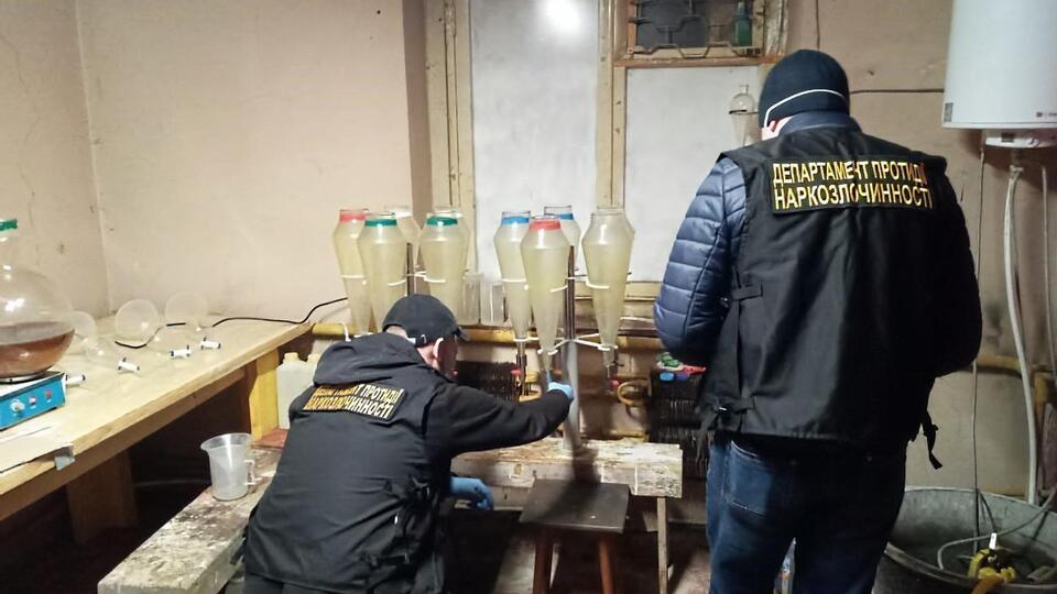 Правоохранители изъяли около 300 кг наркотических веществ и более 2 тонн прекурсоров