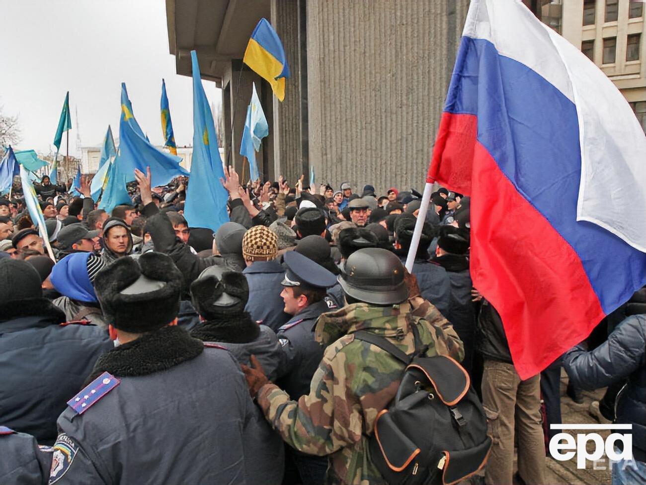 26 февраля 2014 года в Симферополе прошел митинг за территориальную целостность Украины и акция пророссийских сил