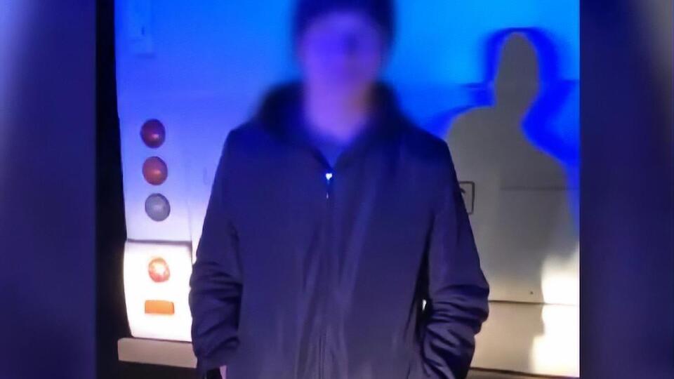 Підліток стверджує, що викрадав автобус і у вісім років