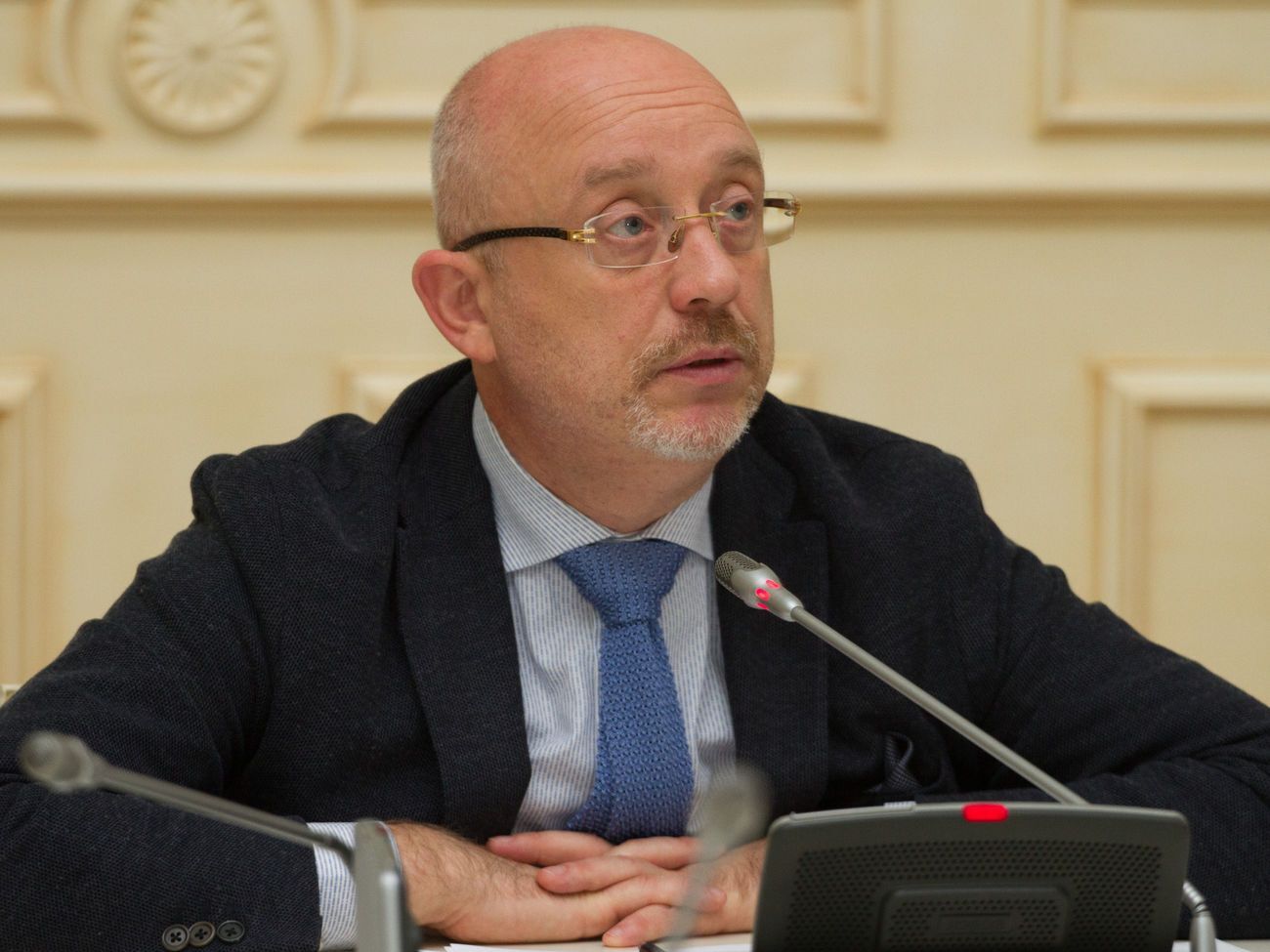 Резников:&nbsp;Какая вероятность введения чрезвычайного положения?&nbsp;Считаю, что это вполне возможно