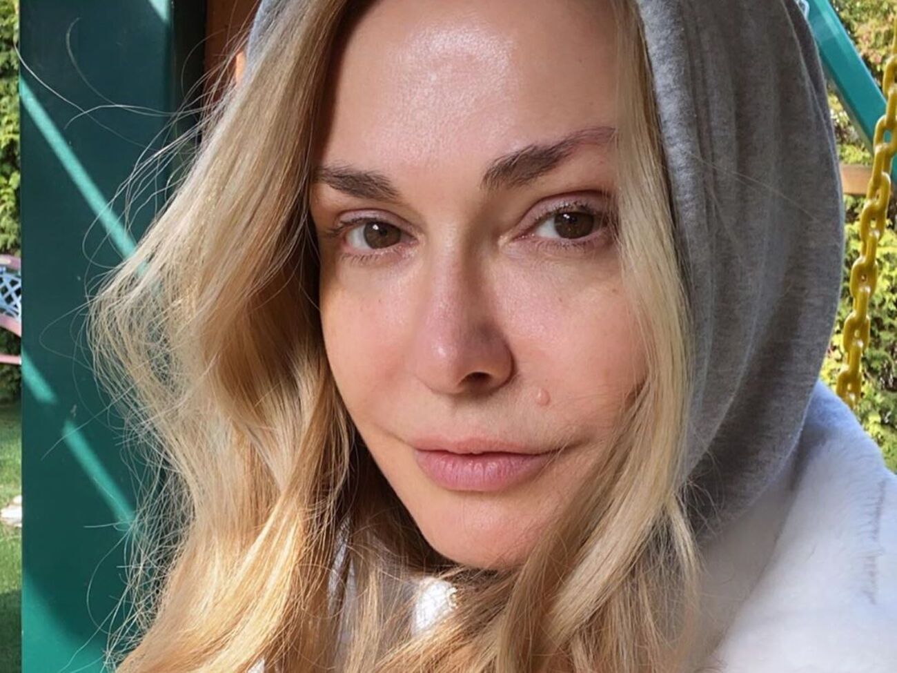 Сумська: Наша ялиночка простояла до весни!