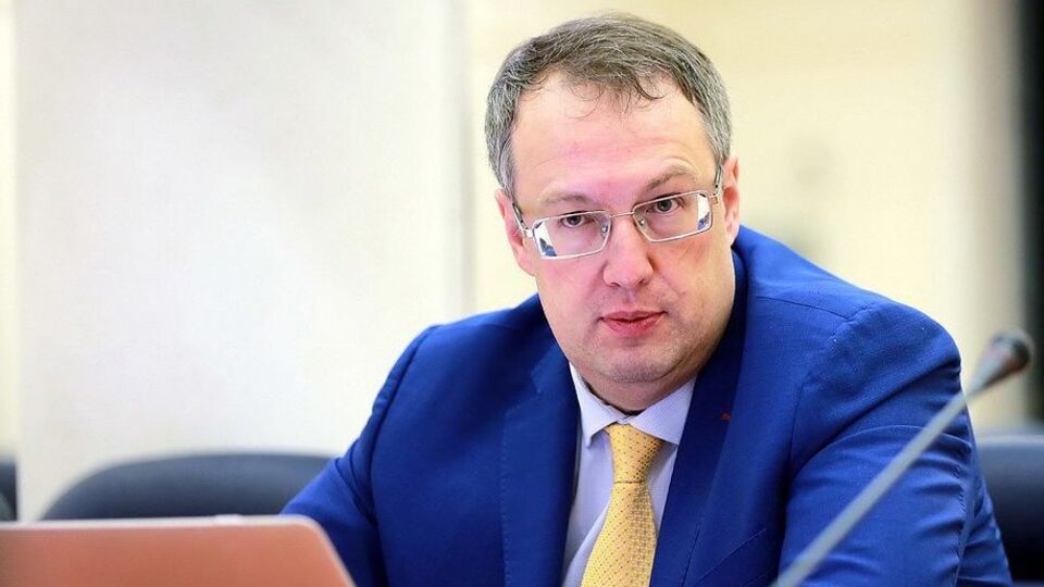 Геращенко: Шахов деякий час не хотів про це заявляти, але потім ми його дуже сильно попросили. Він зізнався