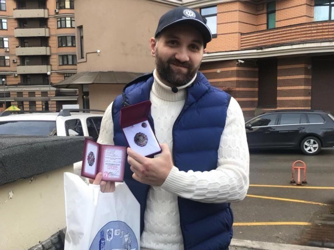 За порятунок людей Тедеєву вручили нагороду від столичного управління ДСНС