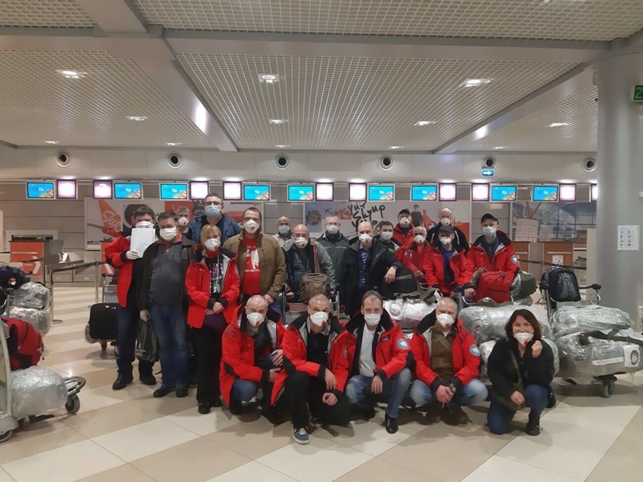 Участники экспедиции готовились сменить своих коллег, которые работают на станции "Академик Вернадский" около года