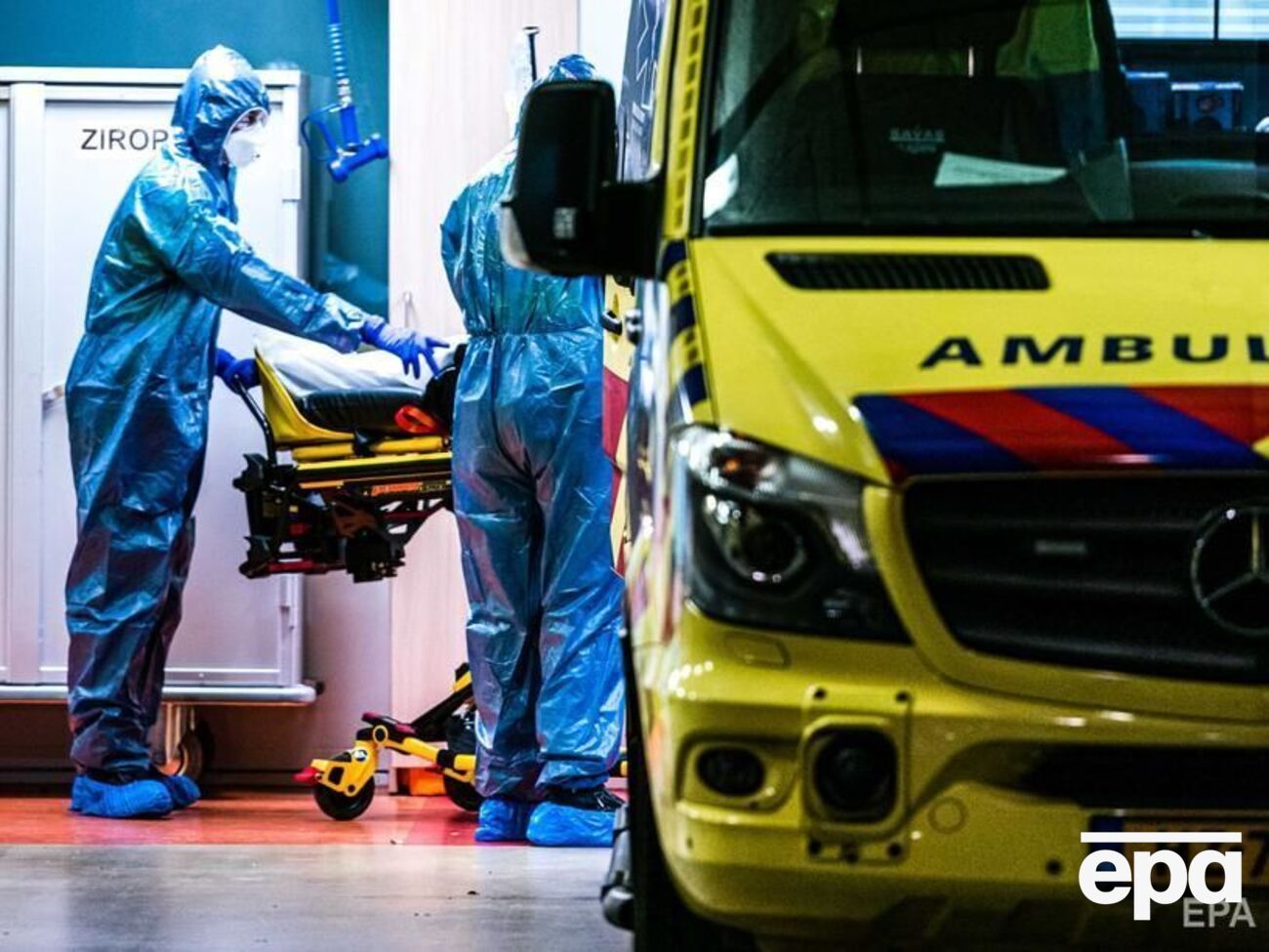 За даними Університету Гопкінса, загалом заразилася 303 001 людина у 167 країнах