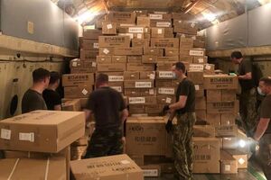 У доправленні бере участь військовий літак