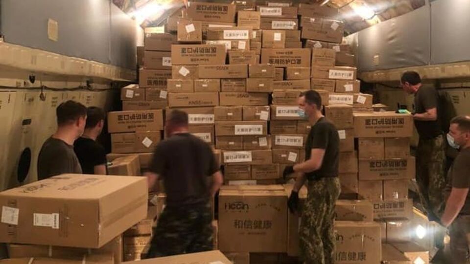 В доставке принимает участие военный самолет